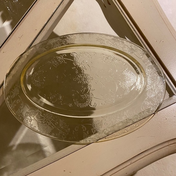 Hazel Atlas Vintage Yellow "Florentine Collection  No. 2.  11" Oval Platter - Picture 2 of 3